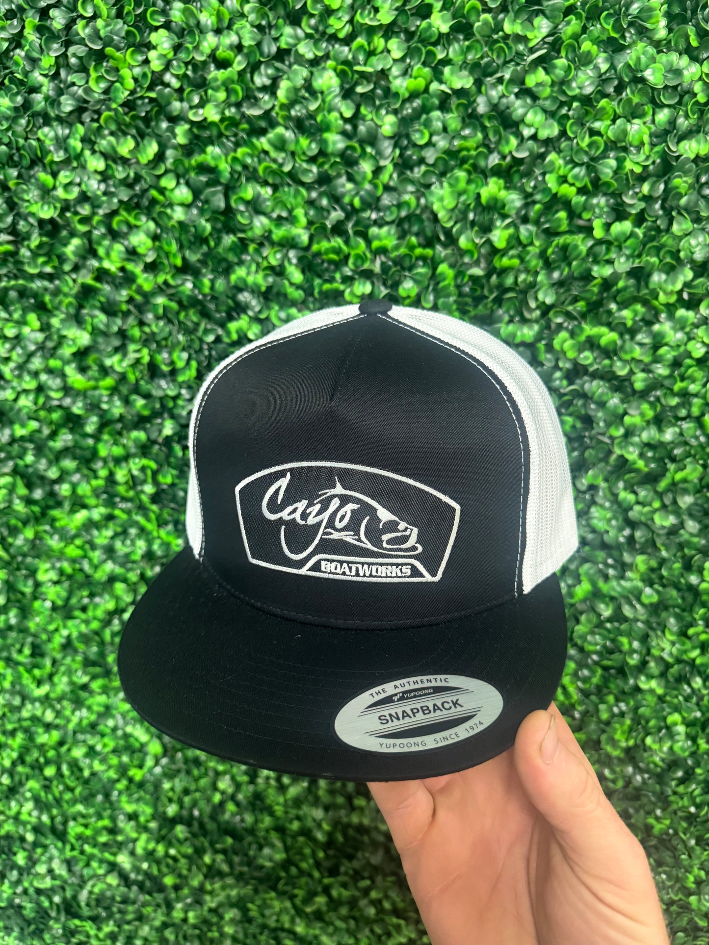 Cayo Black and White Flat Brim